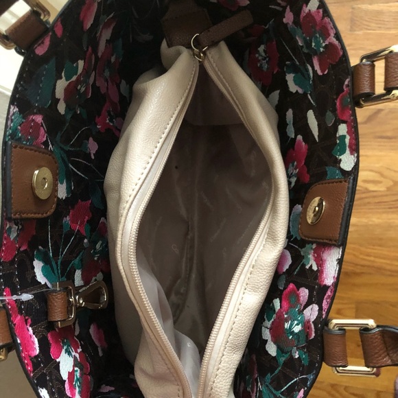 Calvin Klein purse - Picture 2 of 3